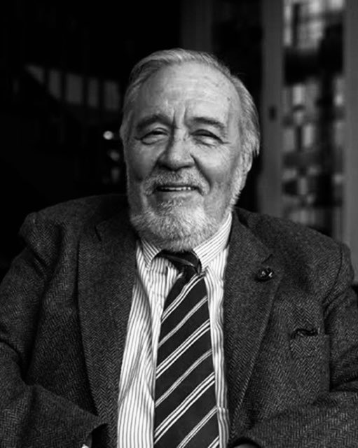 ❝Ne yaşadıysanız yüzünüze yansır. İnsanın yüzü bir kitap gibi okunabilir. Yaşayın, monotonluktan uzaklaşın, gezin, keşfedin, başkalarıyla ilgilenin, okuyun, sevin. Bunları dolu dolu yapın ki izleri yüzünüze yansısın. Yüzünüz ifadesiz kalmasın. Hayat çok kısa. Hayat telaşından