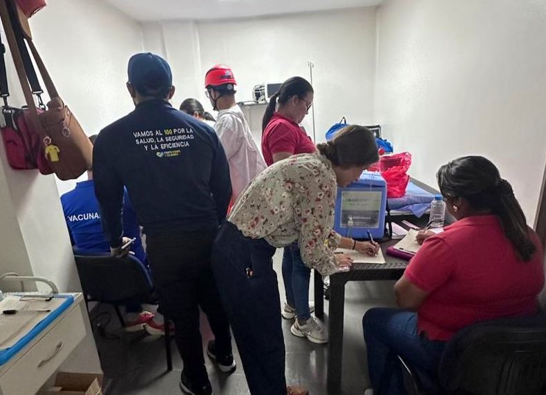 SecSaludBAQ's tweet photo. Con la vacunación y monitoreo de ciudadanos locales y extranjeros, mantenemos vigilancia activa en el Puerto de Barranquilla, para evitar el ingreso del Sarampión y otras enfermedades. ✔️ https://t.co/hsPpXnqwMh