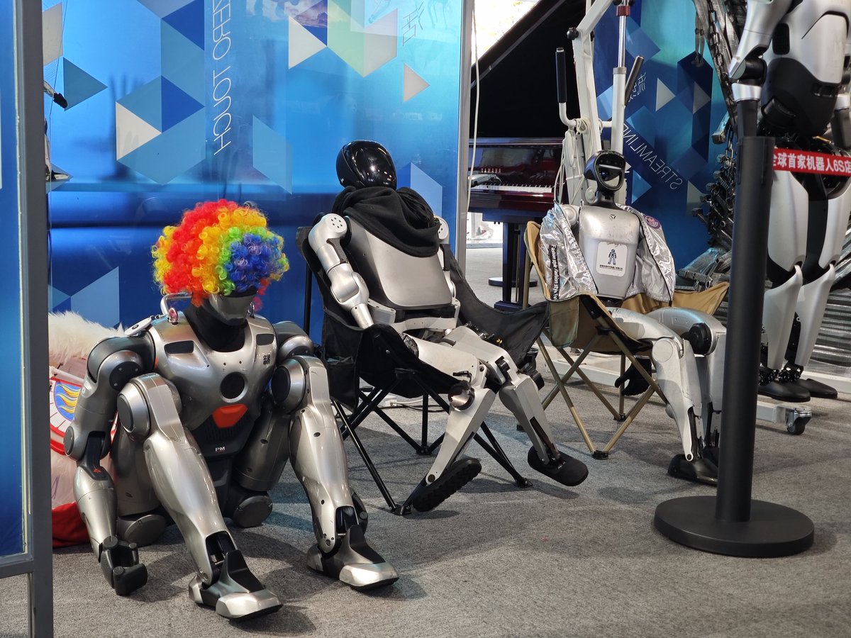 citarreikee's tweet photo. robots after whole day's work
#unitree #engineai #genie #embodied https://t.co/YJXtTYP9II