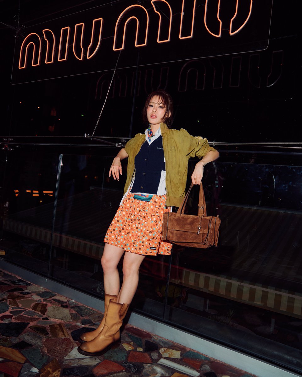 MIUMIUofficial's tweet photo. https://t.co/FPchmuzQdE