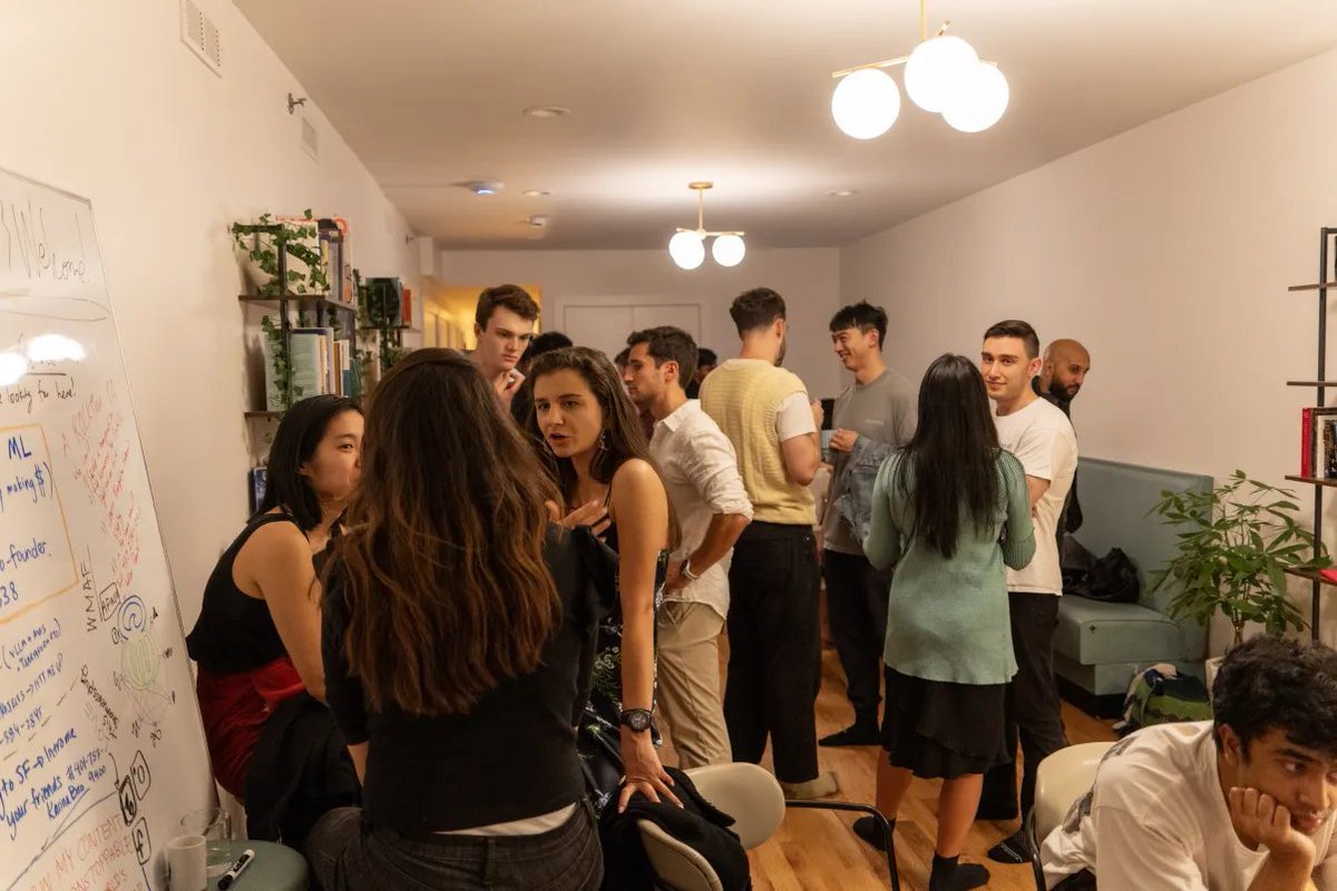 __zushi's tweet photo. Looking to sublet a few private rooms in April with option to renew in NYC's Homebrew grouphouse. This is in a super chill house of 7 focused on learning & having fun 😊The grouphouse has been amazing so far, and we're looking for more community-minded people to join the fray!!

Hallway conversations range from what's the best Rice Noodles in Chinatown to how to build a great coliving culture to how to build a private airline. I'll also add some testimony in the comments!

Perks:
- Super central location, easy for people from any Borough to come thru & to crash a night.
- Spacious house, we have the full floor of an apartment building
- Cheap and high quality food/bars right in the center of Chinatown (ask me for recs!)
- IN-UNIT washer and dryer (super rare in NYC!)
- We host community classes right in our living room
- Elevator
- Newly renovated space
- Soundproof rooms: you won’t be woken up byz sirens, honking, or the subway on the bridge
- Cozy and SPACIOUS living room. We can fit 50  ppl comfortably for socials.
- A small breakout room reserved for focus/meetings/meditations/naps/etc.
- Breathtaking view on rooftop of the Brooklyn Skyline. One of my favorite rooftop views in NYC.

See pics for vibes and DM for deets! Price is $2200-2700 including utilities depending on the room. Move-in and move-out day is fairly flexible.

(repost with typo fix)