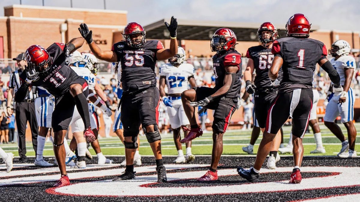 senquez_heath's tweet photo. Beyond blessed to receive an offer from Lenoir-Rhyne!! #AGTG https://t.co/lfrs8X1hfi