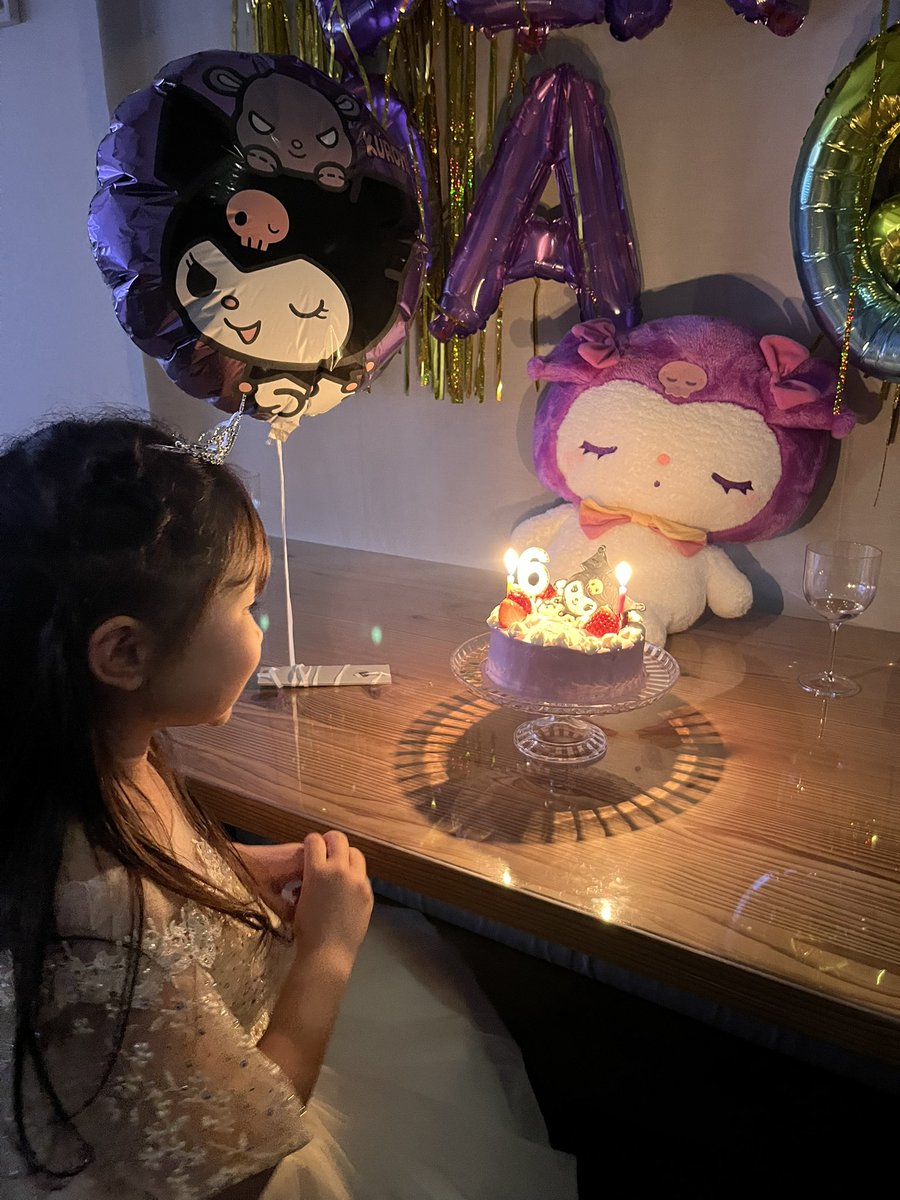 osushiburi's tweet photo. 日付けかわっちゃったけど
娘、ハッピーバースデー☺️☺️❤️
6歳はやいねェ
カァチャン、クロミケーキ頑張って作ったヨォ https://t.co/qpmHa1GwaA
