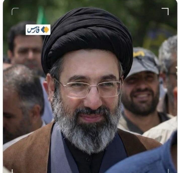 D0khtghasemM's tweet photo. امشب یه بار دیگه مشت محکمی بر دهان امریکا و اسراییل میزنیم و به شایعاتشون پایان میدیم
ساعت ۸ شب سخنرانی زنده رهبرمون از تلویزیون
#لبيك_يا_خامنه_ای‌ 
#رهبر_انقلاب
#تا_پای_جان_برای_ایران  
#حمايت_انقلابى https://t.co/Zz4dMT7w51