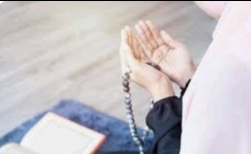 <a href="/s______sa/">🎙﮼سفيرة ﮼النصر</a> اللهم امين 🤲
يا رب في هذه الساعة المباركة يوم الجمعة قبله غروب الشمس 🌅 

أسعد قلبها كما أسعدتنا بالدعاء 
 اللهم ارزقها راحةً تملأ قلبها وسعادةً تلازم أيامها وبارك لها في عمرها وصحتها وأعمالها 
اللهم افتح لها أبواب الخير والتوفيق 
ويسر لها كل أمر عسير 
واكتب لها من فضلك أوفر