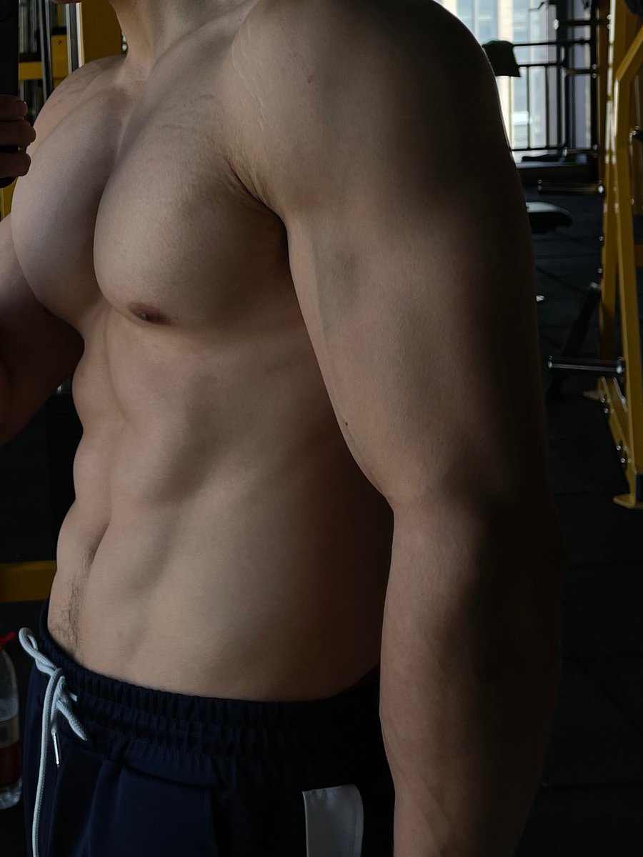 Domjoojj's tweet photo. #asian #Asian man
练完后来一张 https://t.co/mdy1SjdNuL