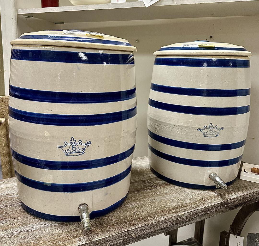 TheClaytonHouse's tweet image. Priced at $199, originally $235. Antique Robinson Ransbottom 6 gallon stoneware crock with original Robinson Ransbottom company mark. Each sold separately.

More info: clayton.house/url/qPNpO

Booths: WEB

#home_decor #collectibles #antique #kitchen_storage
