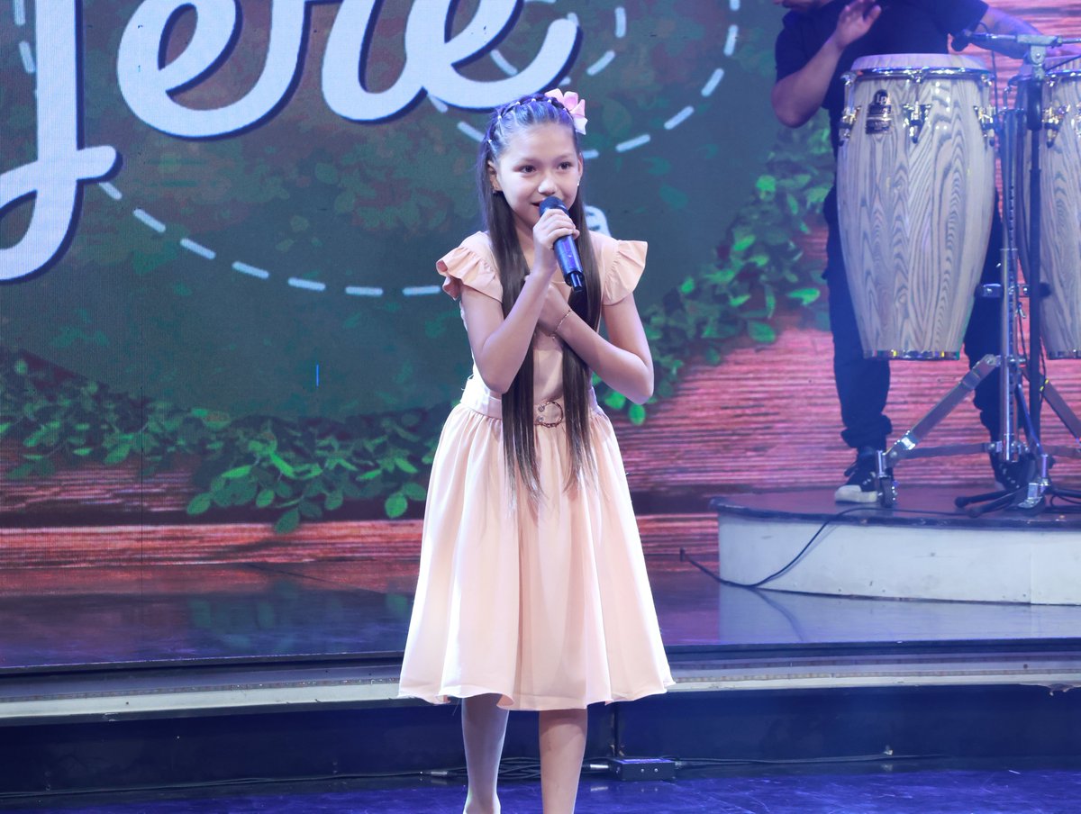 tererejerepy's tweet image. La pequeña Ángeles Flecha nos deleita con su dulce voz en el bloque de Estrella Infantil ✨

#tererejerepy por #telefuturopy