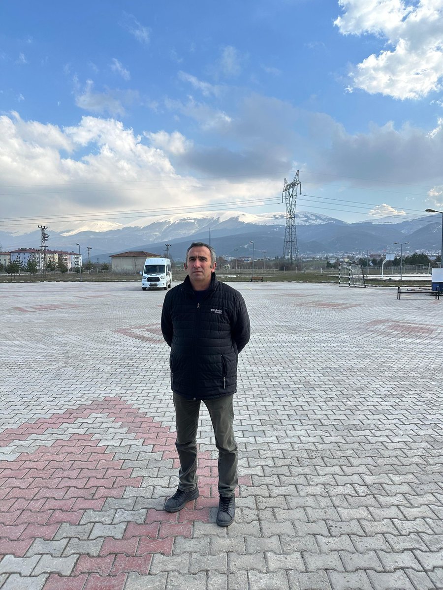 LSesal's tweet photo. Üçüncü çeyrek bitti. İçinden Ramazan geçti, Şimdi bayramı da  olan bir ara tatil geldi. Ara tatiller öğrencinin zihninin soluklandığı, merakının yeniden filizlendiği küçük bir bahçe değil midir?

#AraTatiliİyiDeğerlendir
#iyitatiller
#aratatil
#sonçeyrek
#ladik https://t.co/qau6Cezwaw