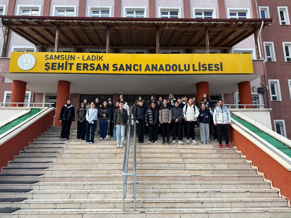 LSesal's tweet photo. Üçüncü çeyrek bitti. İçinden Ramazan geçti, Şimdi bayramı da  olan bir ara tatil geldi. Ara tatiller öğrencinin zihninin soluklandığı, merakının yeniden filizlendiği küçük bir bahçe değil midir?

#AraTatiliİyiDeğerlendir
#iyitatiller
#aratatil
#sonçeyrek
#ladik https://t.co/qau6Cezwaw