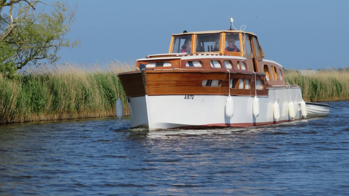 marthamboats's tweet photo. Enjoy a holiday on the Broads this May with Martham Boats.  Staycations are a great way to experience the beautiful Broads.  Traditional boating holidays, day sails, day boats and riverside bungalows to enjoy.

https://t.co/R76w8ziBHp https://t.co/I6qoesbl4P