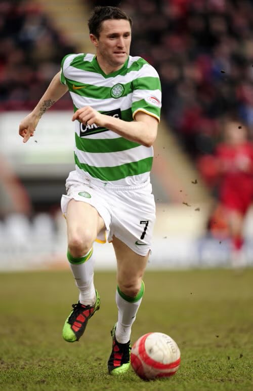 MaedaOnZidane’sFloor tweet media