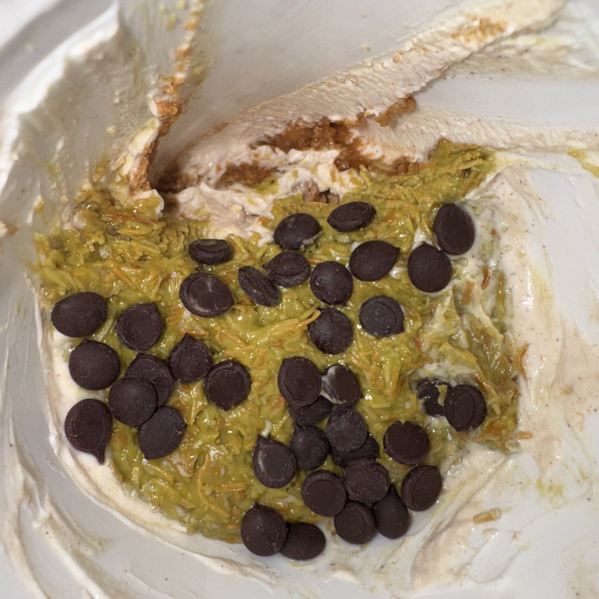 sweetbabieplum's tweet photo. made the lotus cheesecake thingy in skyr and topped it with dubai filling and choco chips #greedyaf #thisbangs
413 calories, 24g protein (check alt) https://t.co/sNf6nN6ein