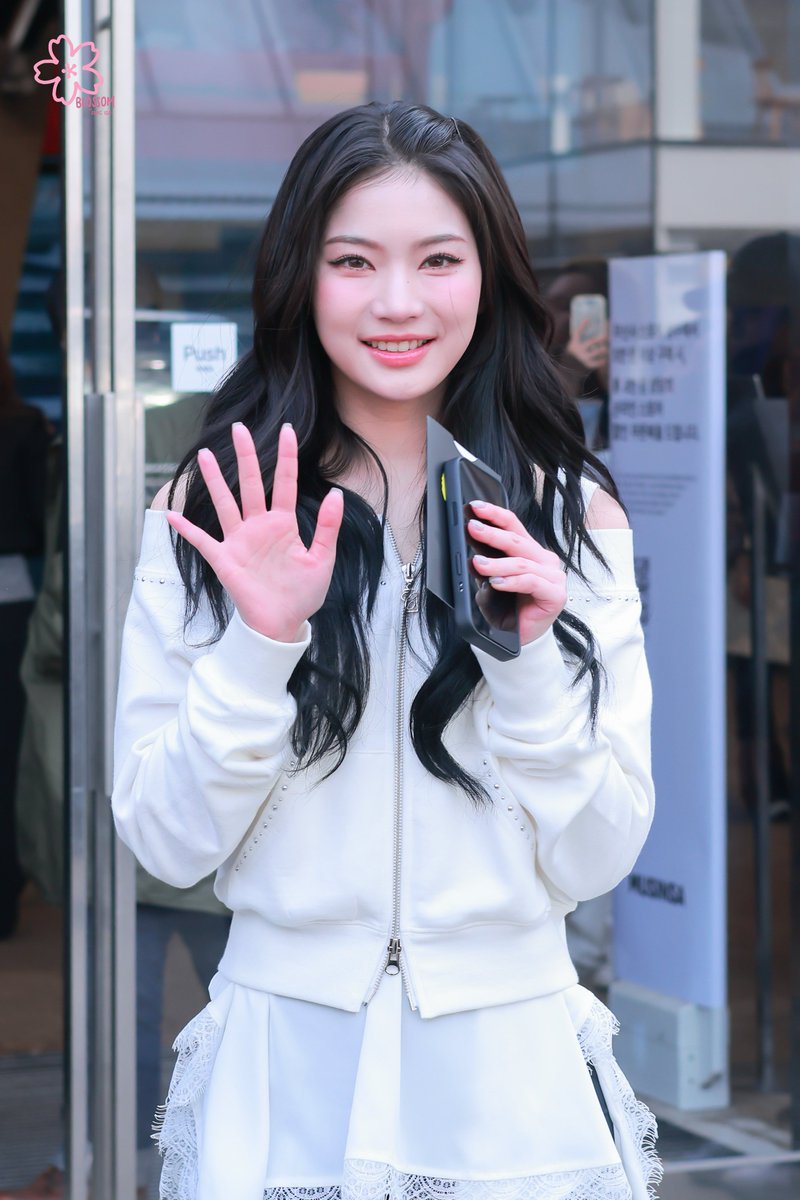 blossomingisa's tweet photo. 260305

#아이사 #ISA
#스테이씨 #STAYC https://t.co/sVDUbeGapM