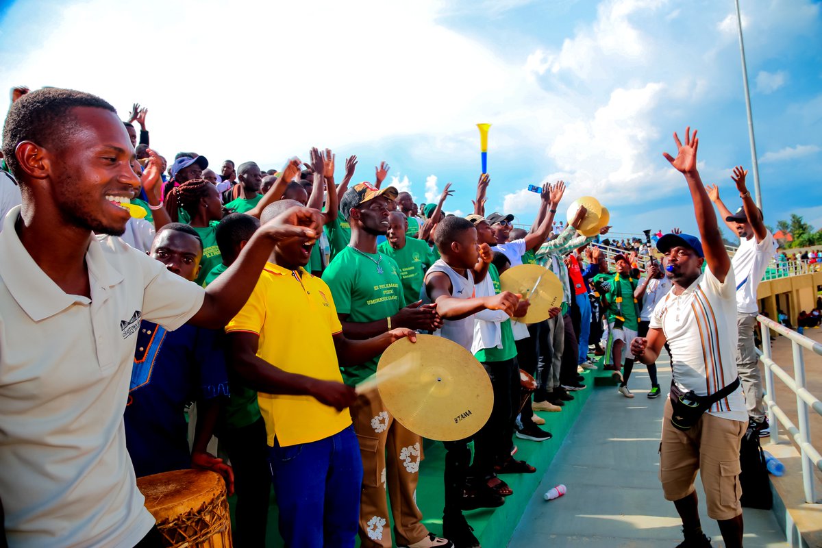 GatsiboDistrict's tweet photo. @RwandaLocalGov @Rwanda_Sports @RwandaEast @RichardGasana @sekanyangeJL @MUKAMANAMarcel1 @Radiorwanda_RBA @flashfmrw @Radiotv10rwanda @radioishingiro @muhaziyacu Ikipe y'Umurenge wa Murambi wegukanye intsinzi, itsinze Umurenge wa Tabagwe 1-0. Uyu mupira witabiriwe n'abafana benshi b'Akarere ka Gatsibo. @RwandaLocalGov @RwandaEast @GovernanceRw https://t.co/PUH7gStSOA