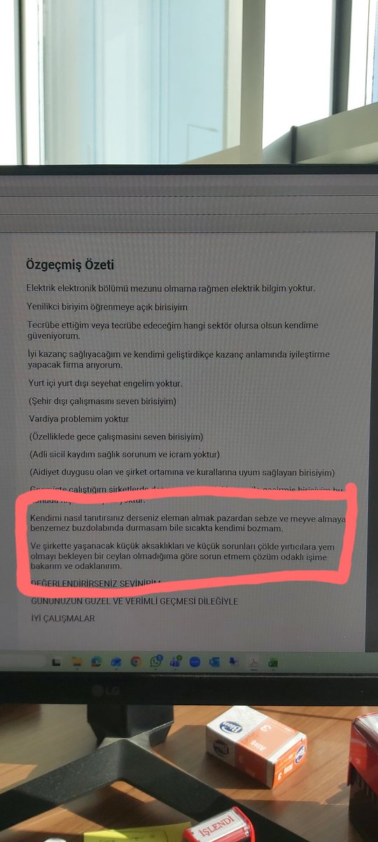 GozdeMansur's tweet photo. Şu arkadaş kadar özgüvenim olsa yeter 😅 https://t.co/ZRK6ZI7rZP