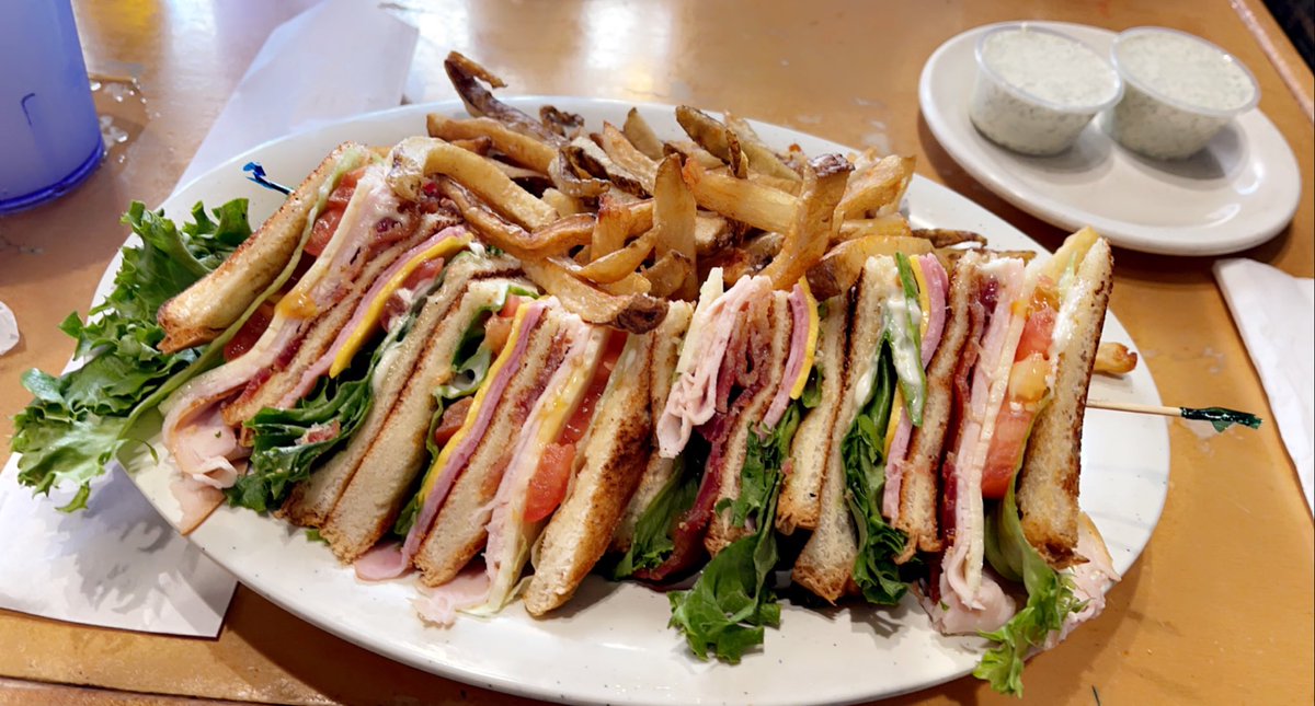 TheSupremeCT's tweet photo. @julianaraynor This reminds me of the club sandwich I had in Memphis back in 2022. Been chasing that high ever since 😂😂😂 https://t.co/TA8B1tqlMs