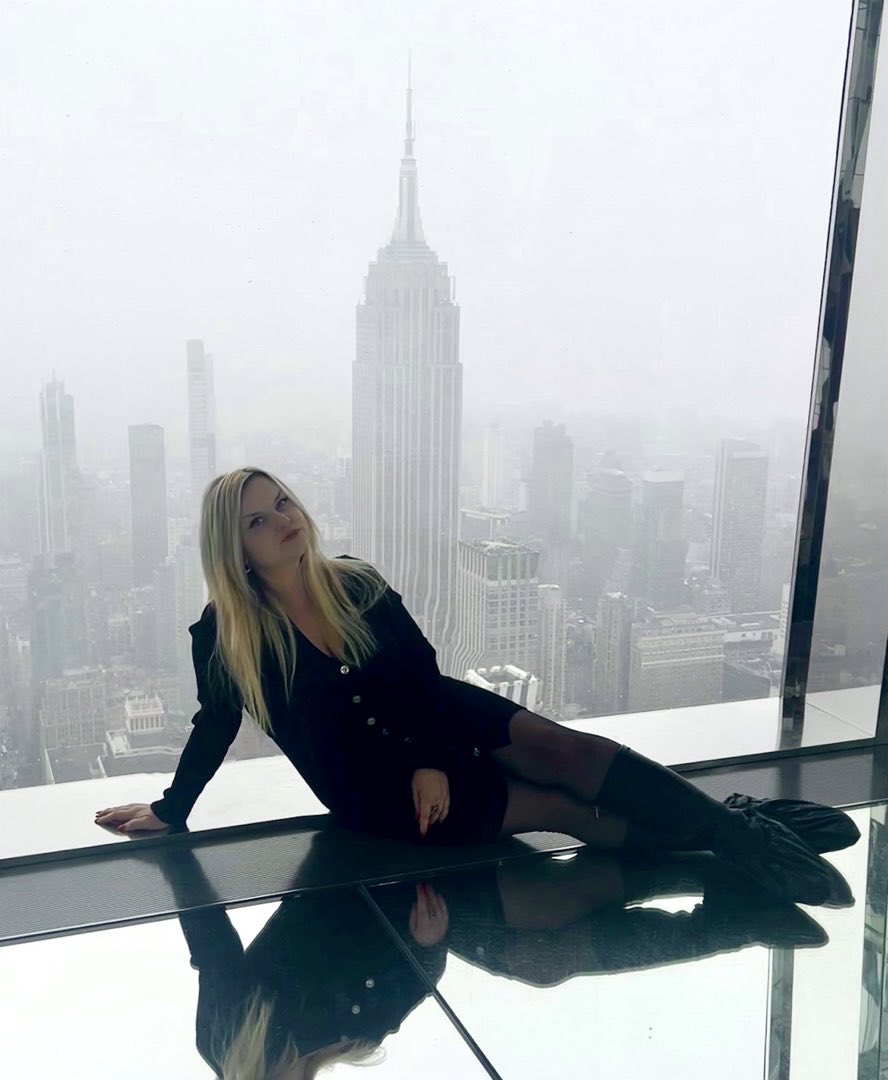EkaterinaShevl3's tweet photo. My favorite place in New York and the most amazing view of the city specially when it’s snowing like yesterday- #SummitOne in #NewYork
#NewYorkCity
#Snowing https://t.co/F3yfPn6Dsx