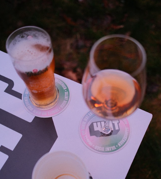 Op zaterdag 18 april 2026 vindt in Haaksbergen een bijzondere primeur plaats. Tijdens de Wat Proeverij wordt voor het eerst in Nederland koffie, wijn en bier samengebracht binnen een proeverij. wat.events/wat-leuk/de-ee… #WatFestival