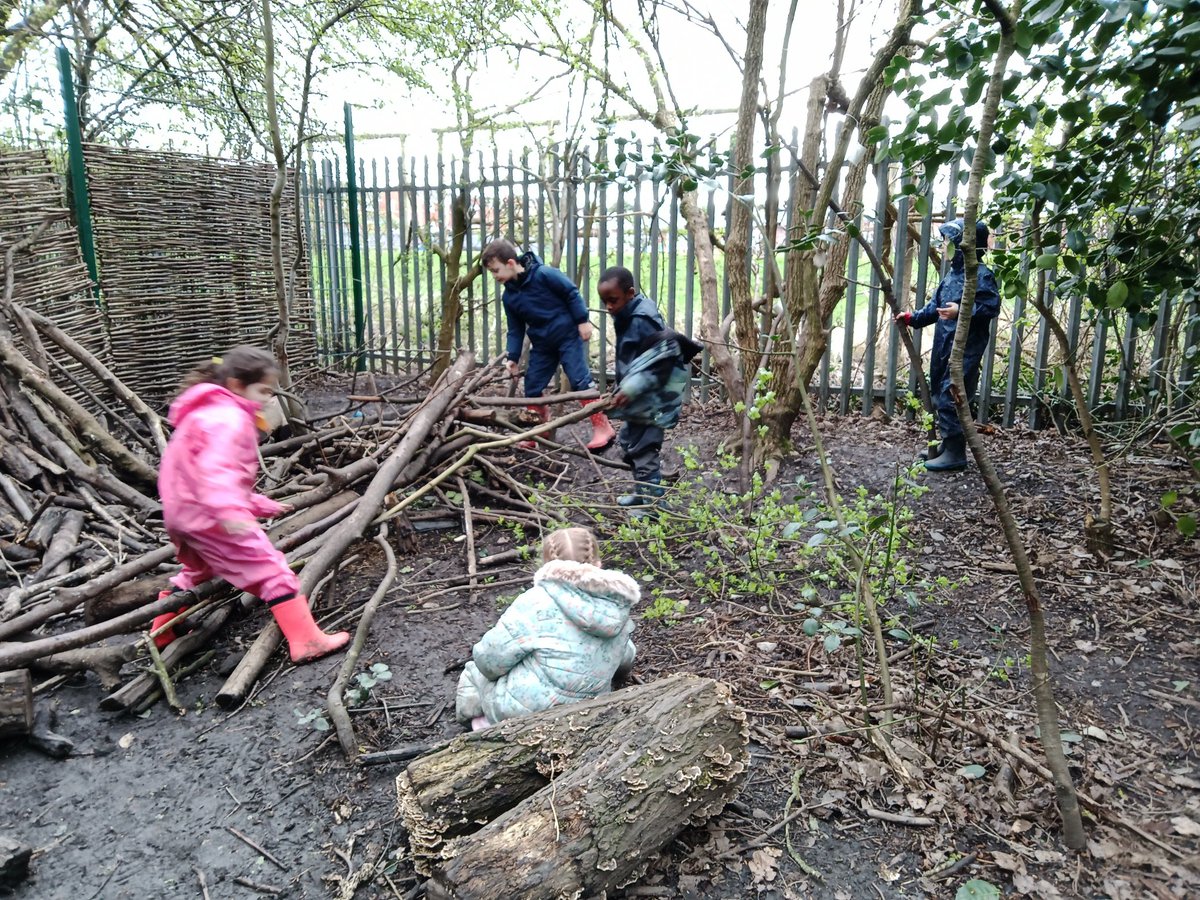 Miss Dennett tweet media