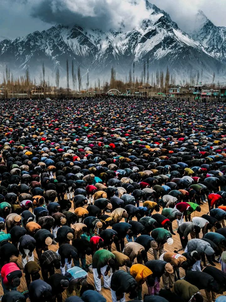 AhlubyetTweet's tweet photo. جمعتہ الوداع سکردو بلتستان 
Pakistan Largest Jummat-Ul-Wida (Last Friday Prayers Of Shia Muslim at Eidgah Sundos Skardu Baltistan 🇵🇰❤️ https://t.co/pnZ04dLMnQ