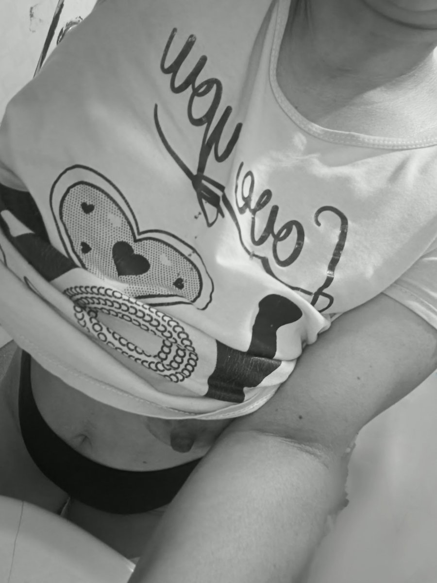 ZoeNoire2026's tweet photo. Viernes... Al fin!
#FacelessModel
#AnonymousModel
#MysteryGirl
#SoftSensual
#BlackAndWhiteBeauty
#LingerieLover https://t.co/HOE9GfsvlF