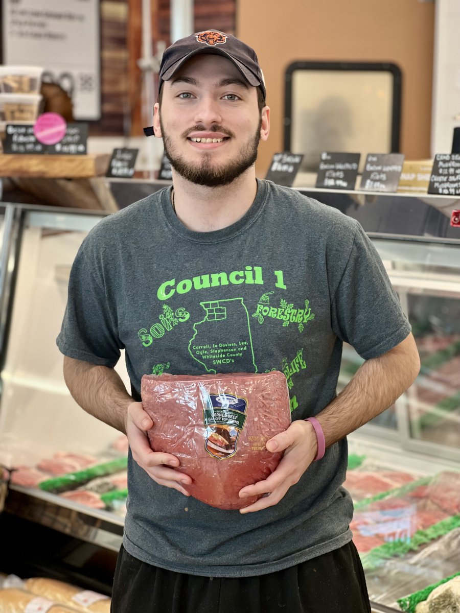 640Meats's tweet photo. ☘️ St. Patrick’s Day dinner starts with great corned beef.

We’ve got Raw Corned Beef Brisket – $10.99/lb ready at 640 Meats.

Perfect for your corned beef &amp; cabbage meal.

📍 Rockford, IL
Stop in before the holiday rush!
#StPatricksDay #CornedBeef https://t.co/bflzddTDWh