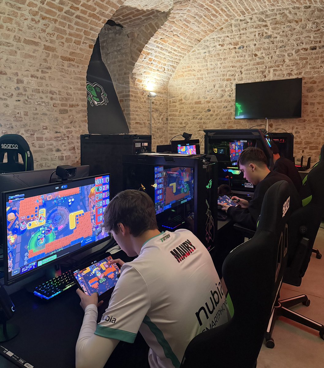 REPLY TOTEM tweet media