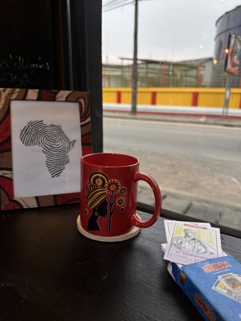 Le climat d’aujourd’hui ci donne envie de boire un peu de café / thé 

Petite ambiance bien cozy 😍

Tasse, mini tableau et jeu disponibles chez nous📍

Commande dès maintenant  😊