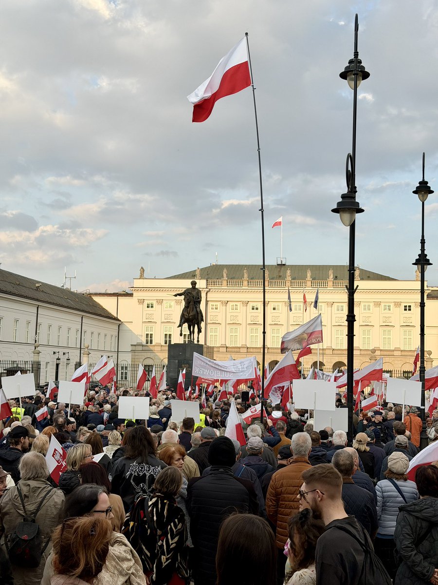 Maciej Wróbel tweet media