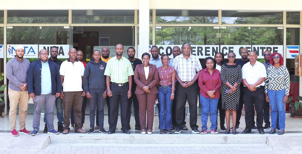 gasherimugaoP's tweet photo. Reducing the cost of doing business is at the heart of the #BETA agenda. 🇰🇪✨
The government is keen on ensuring the revival of our business environment, and reducing the cost of doing business is our priority.

Today, I spent time with the Technical Working Group on Energy and Energy Tariffs to review the incredible work they’ve done this week. Their achievements are perfectly in line with the aspirations of the Bottom-Up Economic Transformation Agenda (BETA).

We are working on practical solutions like removing barriers to Time of Use tariffs, supporting our Jua Kali sectors, County Aggregation and Industrial Parks (CAIPS) and Special Economic Zones (SEZ) to ensure that doing business in Kenya is affordable and sustainable.

I urged the team to maintain this momentum. The road to economic transformation requires diligence, and I am confident that the fruits of this hard work will be seen very soon by all Kenyans.

Together, we are building a more competitive and inclusive economy.
#BETA #KenyaGrowth #BETA #SmallBusinessSupport #EnergyForProduction