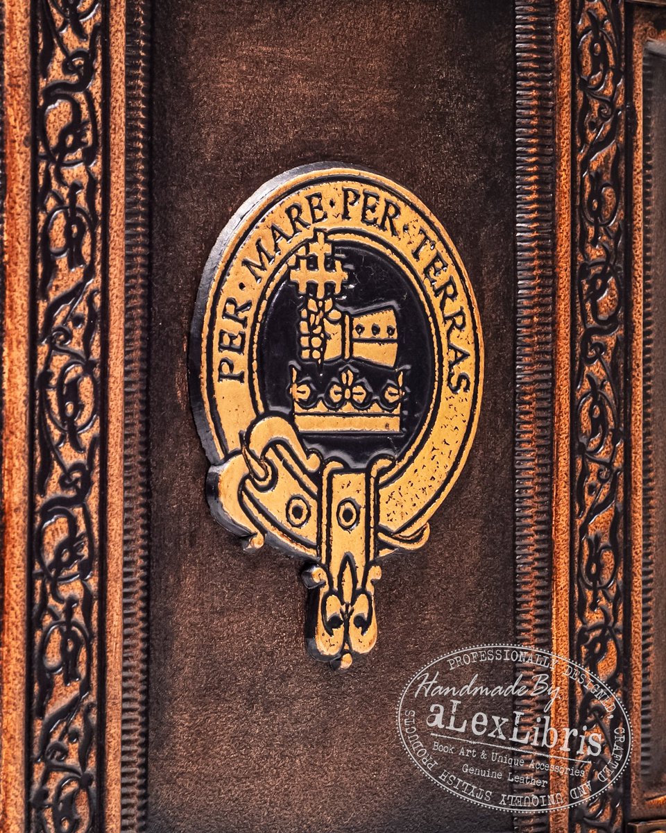 aLexLibris's tweet photo. Per Mare Per Terras

#leatherjournal #agenda #notebook #medieval #craft #handmade #artisan #bookart #alexlibris https://t.co/Z8CGDKco3p