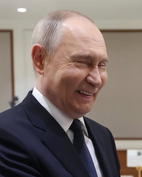 По имеющейся информации интернет в Москве отключили для проверки информации о передаче алгоритмов доступа к уличным камерам спецподразделению ЦРУ.
Длительный анализ и обработка информации позволили разведке в реальном времени наблюдать за перемещением Путина и членов СБ и
