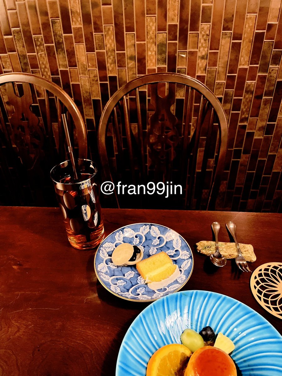 fran99jin's tweet photo. チャンビン聖地『スイーツと紅茶とお酒 悠』に行ってきました
ソ茶メニューはこちらです

ⓂⒺⓃⓊ
・アイスティー
・プリン 季節のフルーツ添え
・18:00〜お通し
 ∟小豆とチーズの最中
 ∟レモンケーキ

¥2,800

#straykids #스트레이키즈  #スキズ聖地 #스키즈장소정보 #チャンビン #창빈 #changbin https://t.co/ElBl8PolYQ