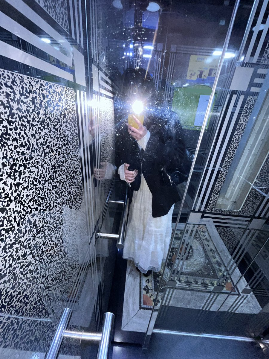 오늘 태어나서 거의 처음으로
남자(교수님) 때문에 울엇어요
사유: 내 편 안 들어줌!ㅜㅜ

퇴근하고 온니들한테 찡찡대는데…
내가 왜 겨수님한테 여친 같은 심정을 느껴야 하는지가 억울하기도 하구……