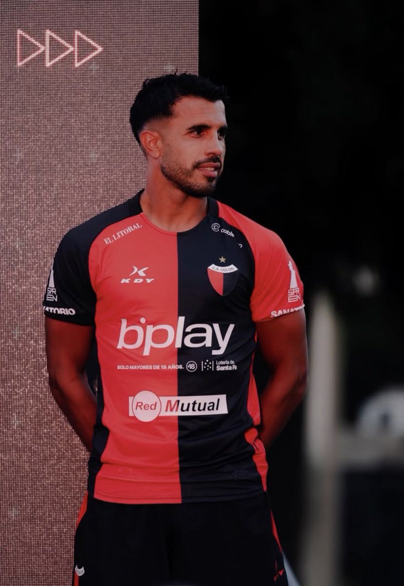 BrianWB10's tweet photo. 💼 La camiseta de #Colón para este temporada tendrá un costo de 115.000 pesos. Se pondrá a la venta desde mañana a la mañana en las tiendas del club. La indumentaria de arquero tendrá un valor más bajo. https://t.co/fnaiLwe9R9
