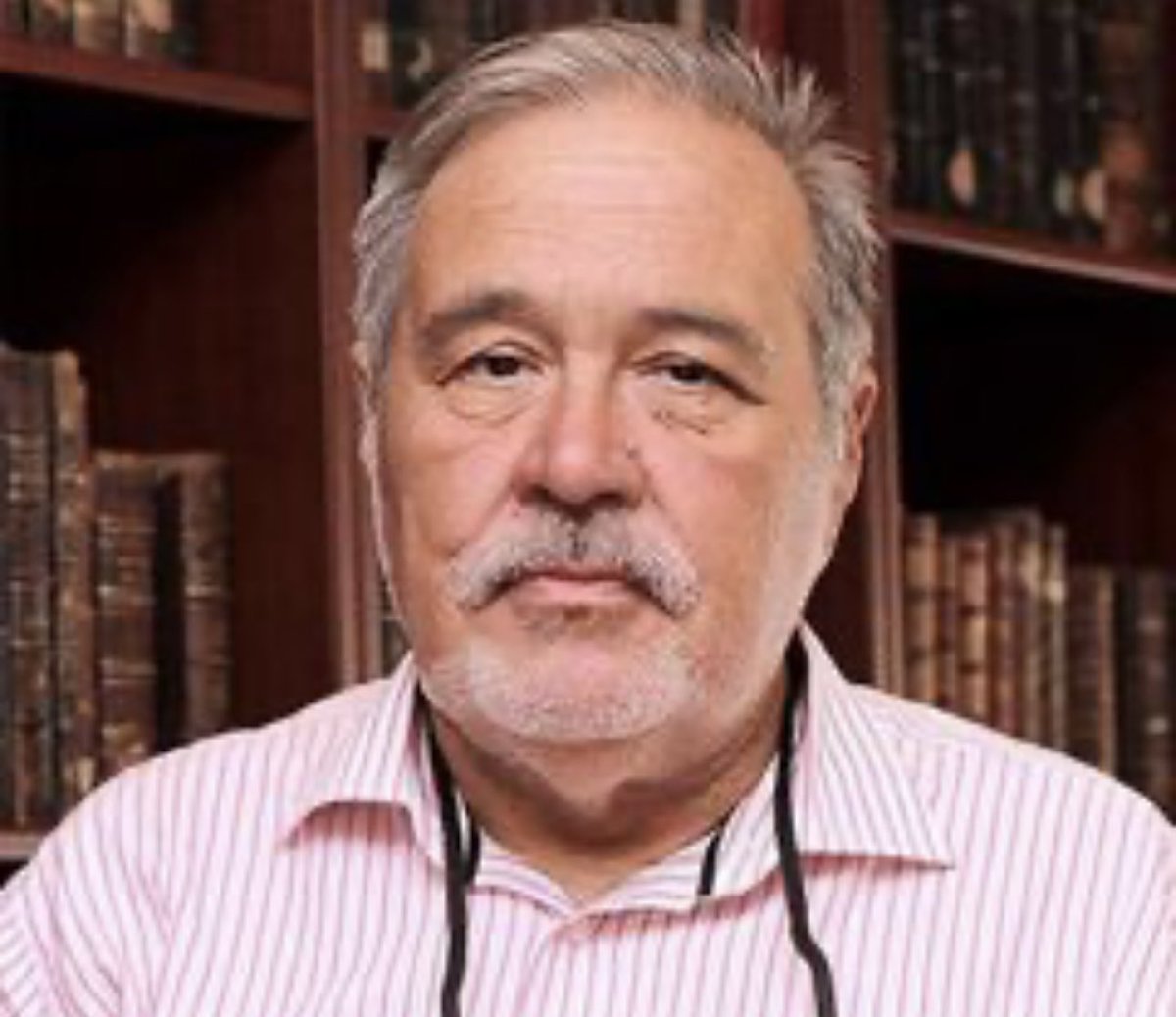 Ruhun şad, mekanın cennet olsun..
Başta ailesinin, sevenlerinin ve tüm Türk Milleti’nin başı sağolsun.. #ilberortaylı #BirinciDereceye3600 platformu.