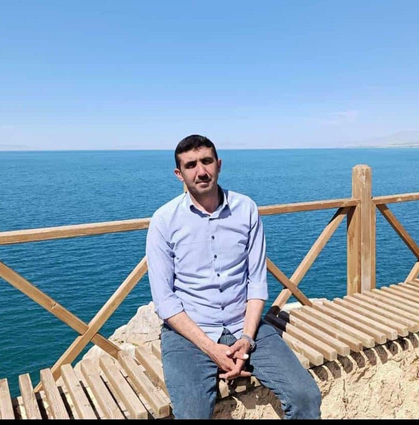 Çiçek gibi insanların kalbini kırdınız, bahçeleriniz bahar görmesin.
         --Ahmed Arif