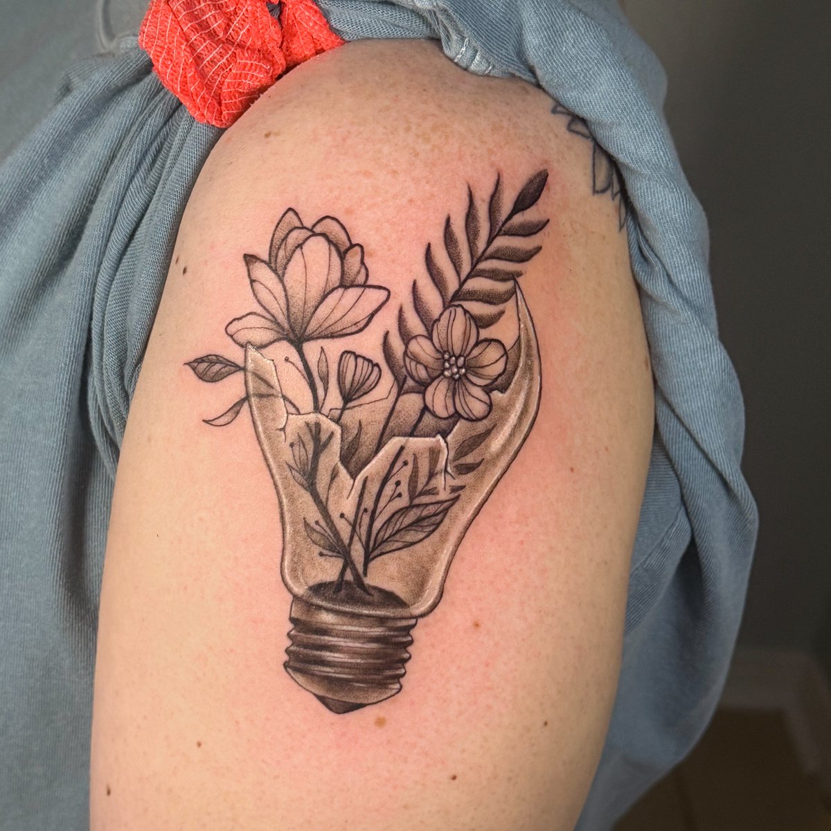 #tatt #tattoo #tattooedgirls #inkedgirls #floral #blackandgraytattoo