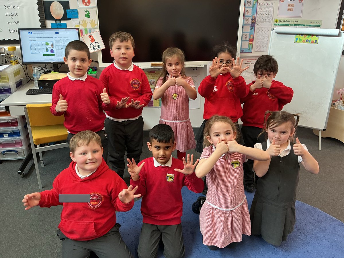 Miss Mitchell Year 1 tweet media