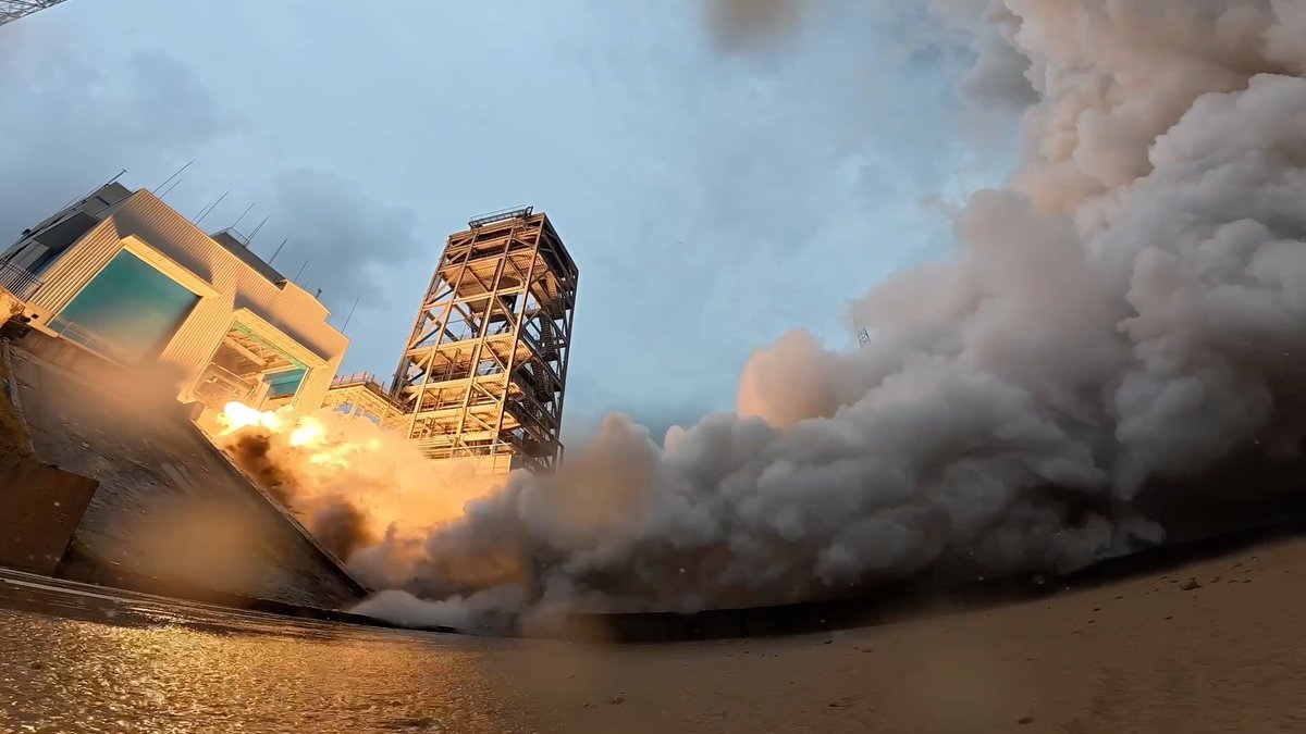 wulei2020's tweet photo. 🚀Another Milestone for upcoming China's #reuseable rocket! The 110-ton class "#Liqing2" pintle injector engine (LOX/Kerosene) smashed a new record.
On March 12, it completed a long-duration test :
Single longest burn: 200 seconds
Cumulative operation: 420 seconds
@cas_space https://t.co/zmpqH0OZUf