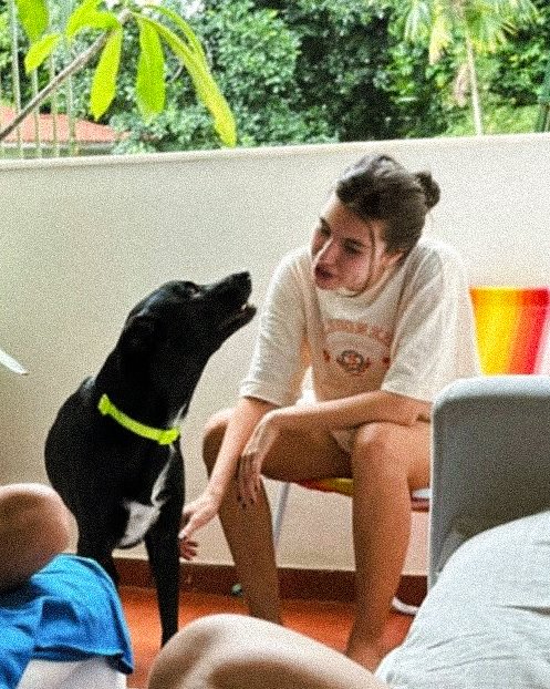 tópico bobo acho poético as gêmeas serem uma dupla de cat e dog person 🐈‍⬛🤍🐕