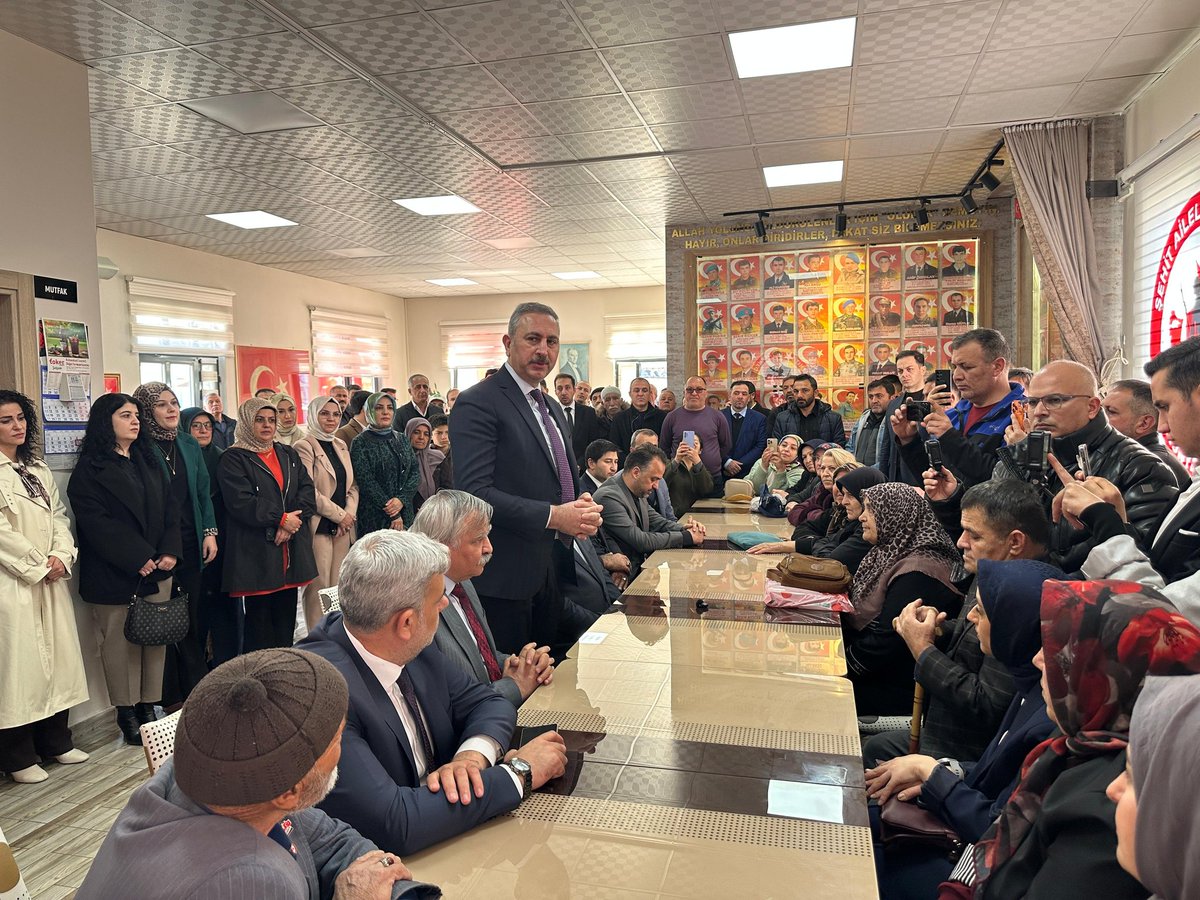 abdulhamitgul's tweet photo. Başımızın tacı şehit ailelerimizle bir aradayız. 

Ereğli Şehit Aileleri Derneği’nde kahramanlarımızın hatıralarını yad ettik, ailelerimizin hayır dualarına talip olduk. Şehitlerimizin makamı âli, mekanları cennet olsun.

Bu vatan size minnettar. https://t.co/0XQ3N1QGMy