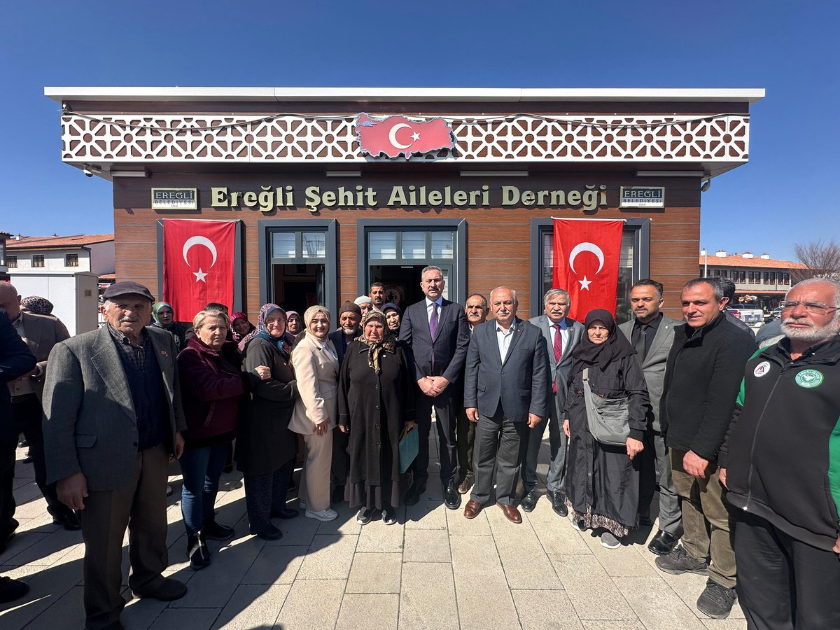 abdulhamitgul's tweet photo. Başımızın tacı şehit ailelerimizle bir aradayız. 

Ereğli Şehit Aileleri Derneği’nde kahramanlarımızın hatıralarını yad ettik, ailelerimizin hayır dualarına talip olduk. Şehitlerimizin makamı âli, mekanları cennet olsun.

Bu vatan size minnettar. https://t.co/0XQ3N1QGMy