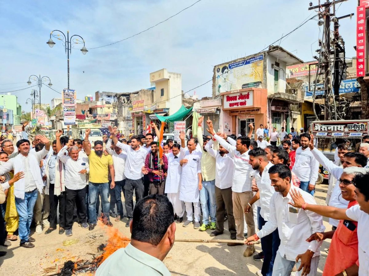 आज कोटपूतली जिला मुख्यालय पर गैस सिलेंडरो की कीमतो में  बढ़ोतरी व कॉमर्शियल सिलेण्डरों को बंद करने के विरोध में पुतला दहन
<a href="/IndrajGurjarinc/">Indraj Gurjar</a>