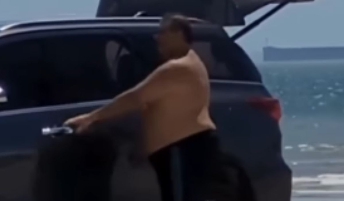 Pessoal, não é porque um ministro do STF e sua família estão usando carro oficial de tribunal de justiça, pago por todos nós, para ir à praia, fazer compras e tudo mais…

Que um jornalista pode fazer o seu trabalho e denunciar a farra, ok?

Precisamos lembrar que vivemos sob a