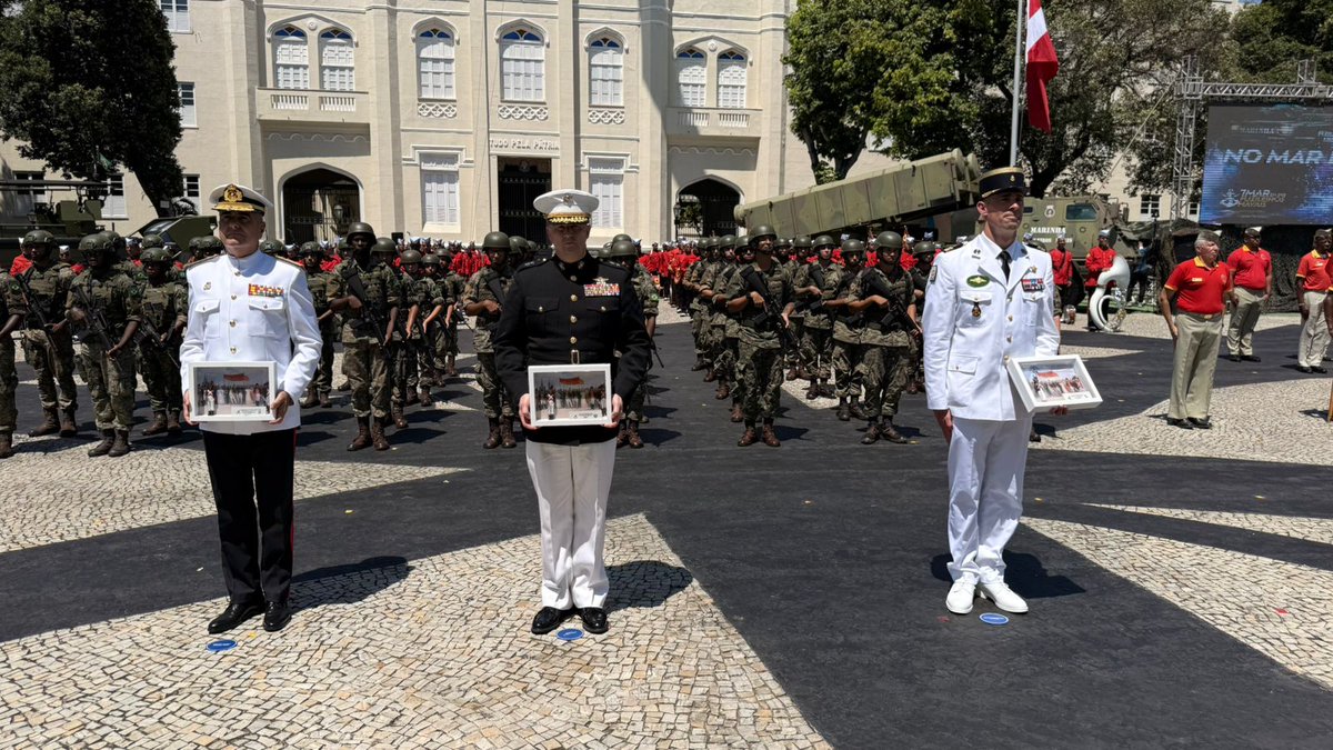 FRDefenseBRASIL's tweet photo. 🇫🇷🇧🇷 O Chefe do Estado-Maior da @9_BIMa_AdT celebrou no Rio de Janeiro o 218º aniversário do Corpo de Fuzileiros Navais .

A programação incluiu uma cerimônia na Fortaleza de São José da Ilha das Cobras, sede do CFN⚓️. 

🎖️ Tradição e solenidade com @marmilbr https://t.co/1G36xKKRmz