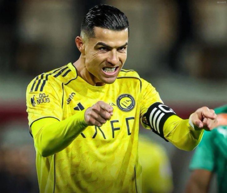 🚨🚨🚨🚨🚨🚨

 365Scores :

كريستيانو رونالدو اجتمع مع كبار وقادة لاعبي #النصر عبر تطبيق زوم وذلك من اجل  تحفيزهم للمباريات القادمة .

طالب رونالدو اللاعبين بالتعامل مع جميع المباريات المتبقية وكأنها نهائيات كؤوس، مؤكدًا أهمية تحقيق الفوز في كل مباراة بداية من مواجهة الخليج.

كما