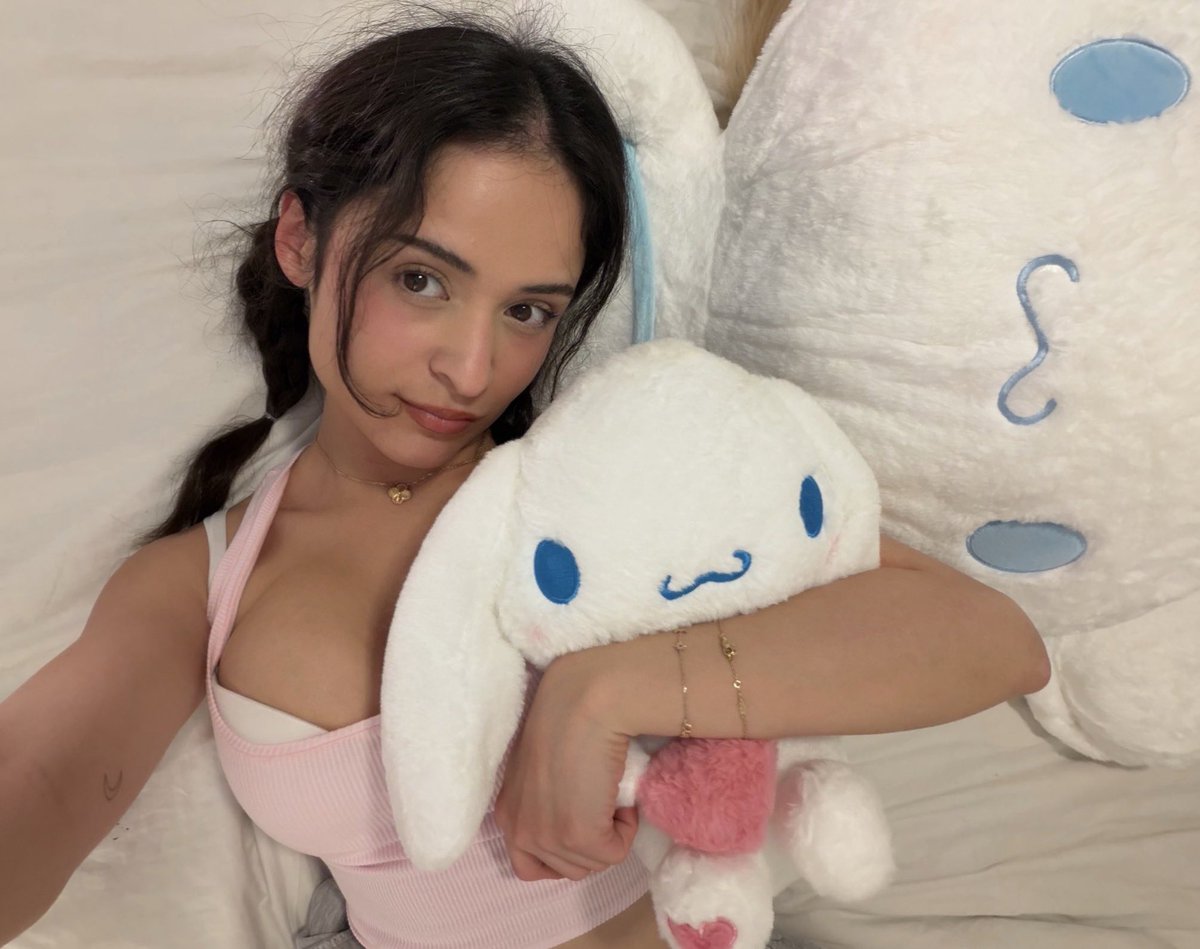 TheGirlsFriend0's tweet photo. @findomalexx 

Happy Friday!❤️

There is only one way you should spend your Friday and that is  looking at Princess Alex!!!🥵❤️

Don’t go out! don’t go partying! Stay home and worship her!❤️

She’s better than any other girl!❤️

https://t.co/TSRH4NEK26 https://t.co/43O1STrfm5