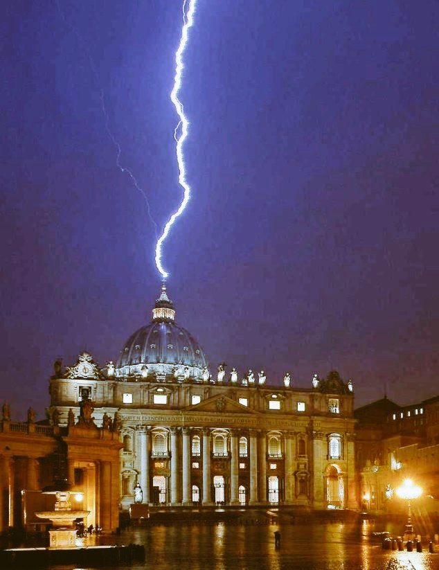 FilomenaGallo55's tweet image. 13/3/2013 - 2026

Oggi #PapaFrancesco festeggerà,
da lassù, i suoi 13 anni
dall’elezione al soglio pontificio! 
Grazie Santità! 🙏❤️

"Il Signore non si stanca
di ricominciare, ama
cambiare la realtà dal
di dentro, con pazienza
e amore".

#PapaFrancesco